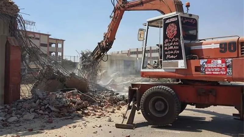 حملات لإزالة الإشغالات وضبط المخالفات بمدينتي العبور والقاهرة الجديدة (تفاصيل)