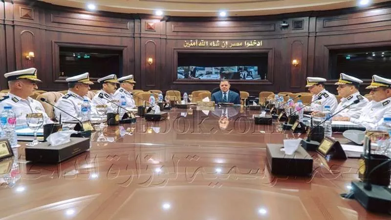 وزير الداخلية يطالب بتكثيف إحكام الرقابة على الأسواق