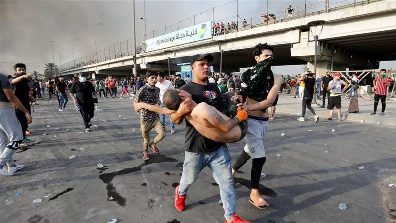 العراق: تجدد التظاهرات وسط بغداد رغم قرار حظر التجوال