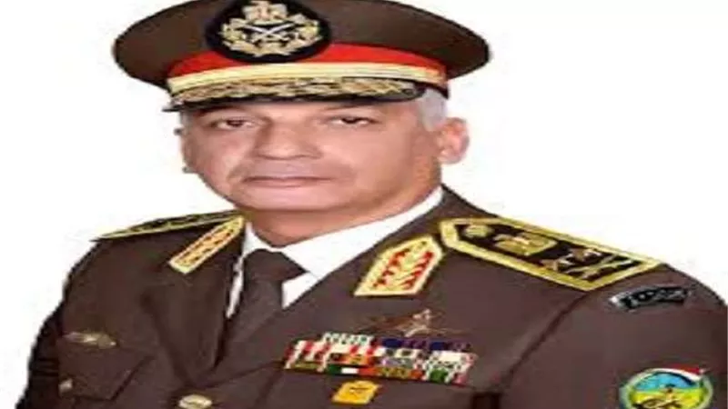 وزير الدفاع يكرم قادة القوات المسلحة المحالين للتقاعد