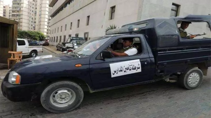 ضبط 80 سيارة مخالفة تعيق حركة الطلاب وغير ملتزمة بخطوط السير