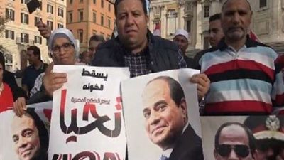 الجالية المصرية بإيطاليا تنظم مظاهرة في حب السيسي (فيديو)