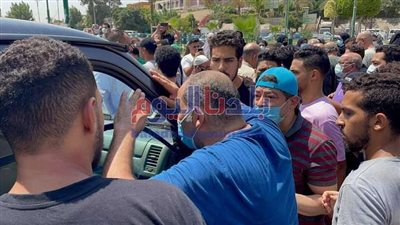 بالصور | غياب الفنانين عن جنازة ماهر سليم بمسجد السيدة نفيسة