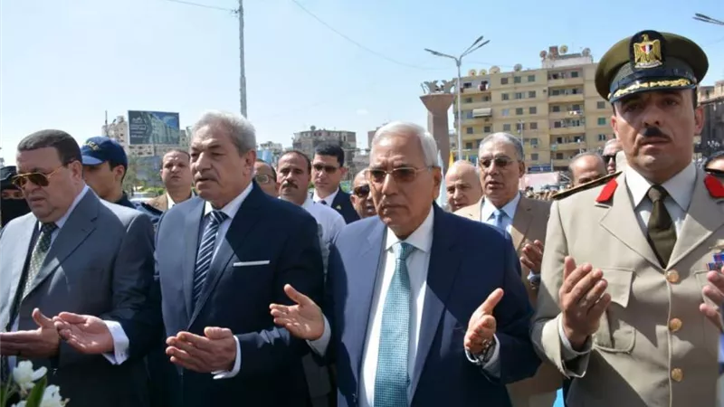 محافظ الدقهلية يضع إكليل الزهور على النصب التذكاري في ذكرى انتصارات أكتوبر
