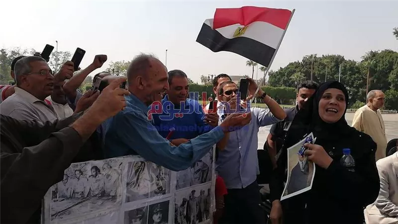 بالصور.. المواطنون يتوافدون على النصب التذكاري احتفالاً بذكرى نصر أكتوبر
