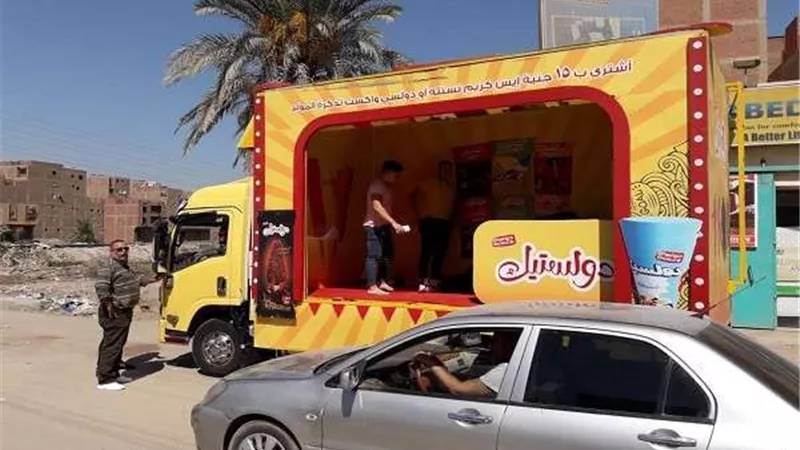 ضبط سيارة إعلانات مخالفة بمنطقة أوسيم