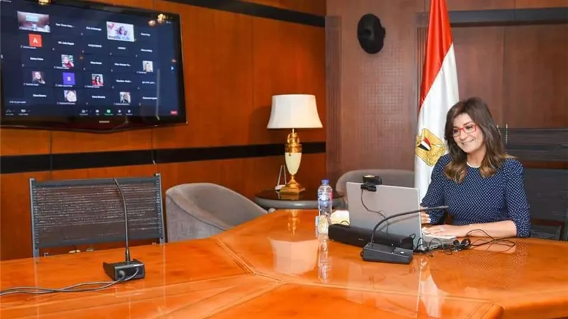 وزيرة الهجرة: نتطلع للاستفادة من الخبراء والأكاديميين في مكافحة الهجرة غير الشرعية