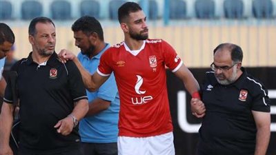 جلسات علاج طبيعي لعمرو السولية بسبب إصابته الأخيرة