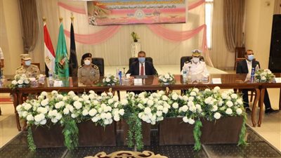 محافظ المنوفية يسلم مساعدات لعدد من الحالات الإنسانية