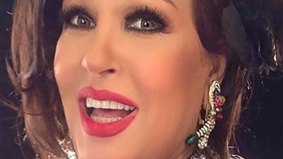 فيفي عبده تودع الصيف بجلسة تصوير جريئة على الشاطئ (صور)
