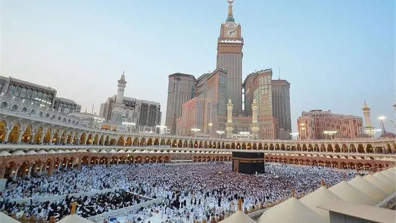 ظاهرة غريبة.. سقوط امطار غزيرة على مكة المكرمة