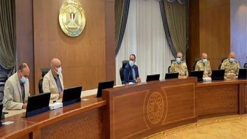 مدبولي يوجه بسرعة الانتهاء من تسوية الطرق وتنسيق الميادين بالعاصمة الإدارية