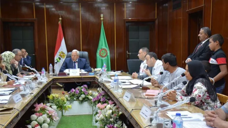 محافظ الدقهلية يوجه بصرف مساعدات مالية فورية وتوفير فرص عمل