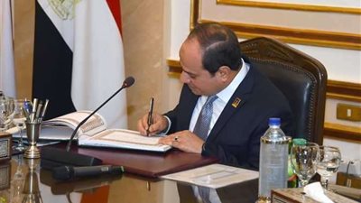 الرئيس السيسي يُصدق على قانون إنشاء صندوق الوقف الخيري