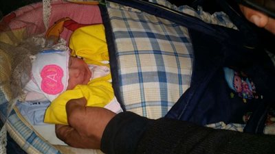 كشف ملابسات العثور على طفل رضيع فى حقيبه بمدينه نصر