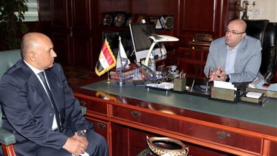 محافظ بني سويف يتابع سير اختبارات الطلاب المتقدمين للالتحاق بمدرسة مياه الشرب