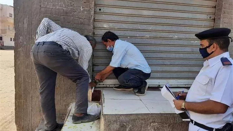غلق وتشميع 34 محل بدون ترخيص و4 مراكز للدروس الخصوصية بالبحيرة