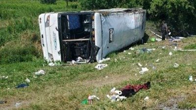 بالأسماء| وفاة شخص وإصابة 20 آخرين في حادث انقلاب أتوبيس بالمنيا