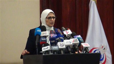 الصحة تصدر بيان عاجل بشأن واقعة سجود ممرض لكلب