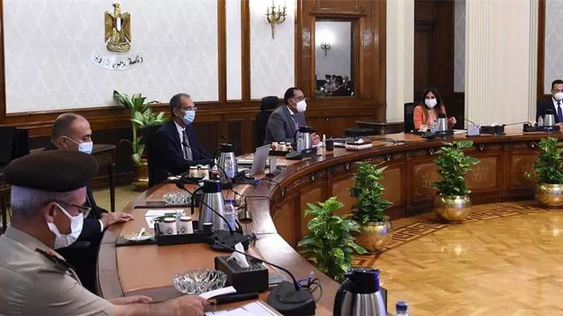 رئيس الوزراء يتابع موقف مشروعات قطاع الاتصالات بالعاصمة الإدارية الجديدة