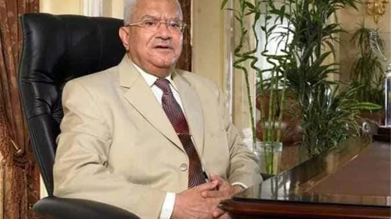 وصول جثمان محمود العربي إلى مسجده بالمنوفية استعدادا لـ صلاة الجنازة