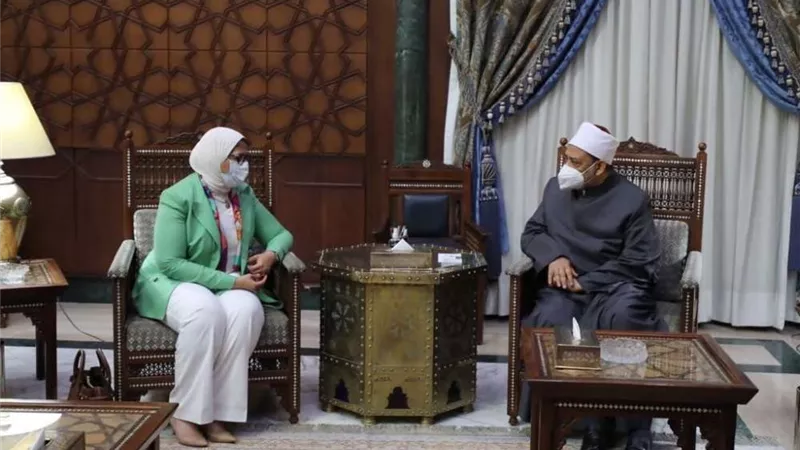 شيخ الأزهر يشكر الرئيس السيسي على دعمه وجهوده في مجالي الصحة والتعليم