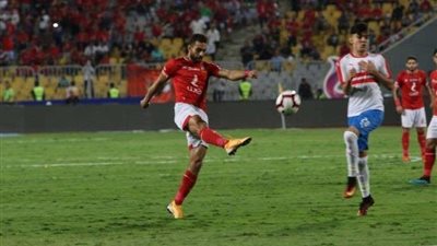 الجهاز الفني للأهلي يطمئن على السولية قبل مران اليوم