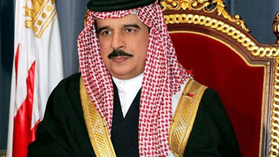 ملك البحرين يحذر إيران من التعديات في مضيق هرمز