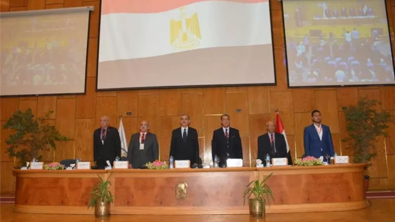 محافظ أسيوط: مصر تستطيع مواصلة النهوض والتقدم بفضل شبابها