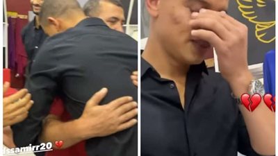 سعد سمير يجهش بالبكاء أثناء وداعه لزملائه في الأهلي