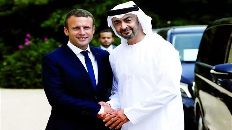 ولى عهد أبوظبى يصل فرنسا