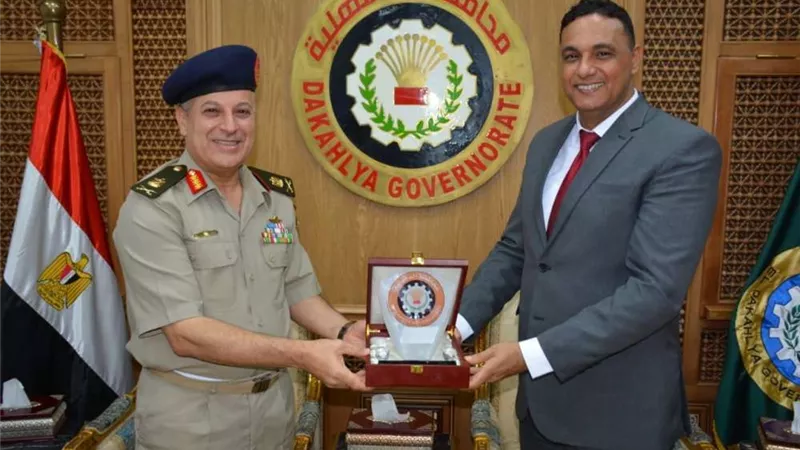 محافظ الدقهلية يلتقي رئيس مجلس إدارة جمعية المحاربين القدماء ومصابي العمليات الحربية