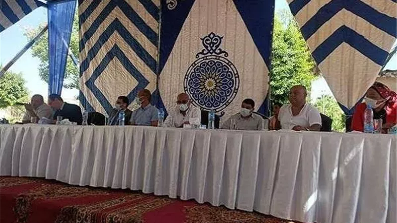 بالصور | لتلبية احتياجات المواطنين.. بيع 7 محال تجارية وصيدلية بالسوق التجارية بـ