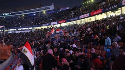 مستشار الرئيس يكشف موقف عودة الجماهير للمدرجات