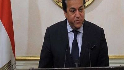 وزير التعليم العالي يتلقى تقريرًا عن استضافة المعهد القومي للبحوث الفلكية للمدرسة العربية للفلك