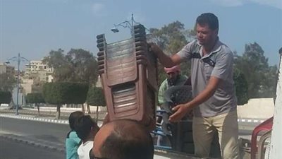 حملة مكبره لإزالة إشغالات الطريق المخالفة بمطروح