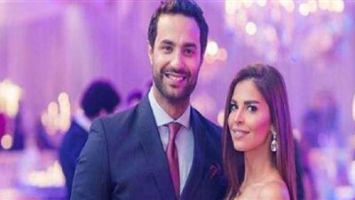 بهذه الطريقة.. كريم فهمي يحتفل بعيد زواجه