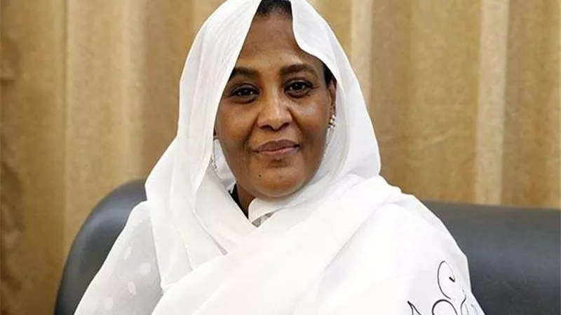 ادخل البلاد في عزلة دولية.. وزيرة الخارجية السودانية تهاجم عمرالبشير