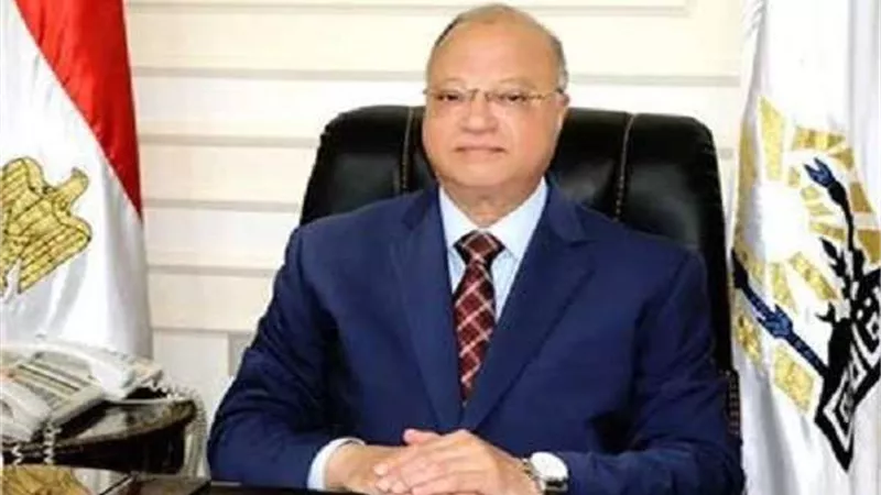 محافظ القاهرة يوجه برفع الإشغالات والكافيهات بالطرق العامة