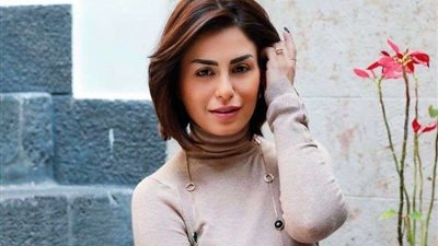 بإطلالة جريئة.. منة فضالي تستمتع بعطلتها الصيفية (صور)