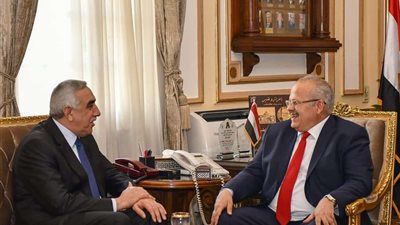 رئيس جامعة القاهرة يستقبل السفير العراقي لبحث سبل التعاون المشترك