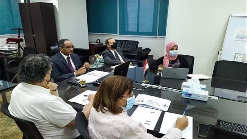 عبر الفيديو كونفرانس.. نائب وزير الإسكان يجتمع ببعثة البنكين الدولي والآسيوي لمتابعة مشروع برنامج خدمات الصرف