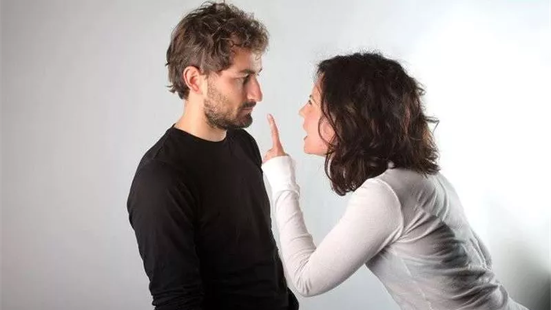 5 نساء يبتعد عنهم الرجال لهذه الأسباب..!!