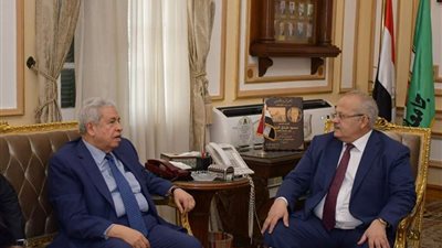 جامعة القاهرة تنظم حوارًا مفتوحًا مع الأساتذة والطلاب حول محركات المستقبل
