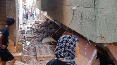 هدم منزل بعد انهيار جزئي له حفاظًا على حياة المواطنين بطوخ
