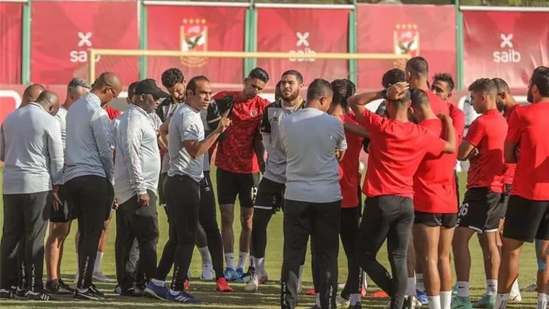شوبير يكشف حقيقة تمرد لاعبي الأهلي ضد عقوبة الخطيب