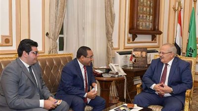 اعتماد أكبر حركة ترقيات للعاملين بجامعة القاهرة.. يناير المقبل