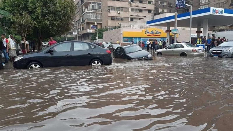 بسبب الأمطار.. مدارس القاهرة تعلق الدراسة غدًا