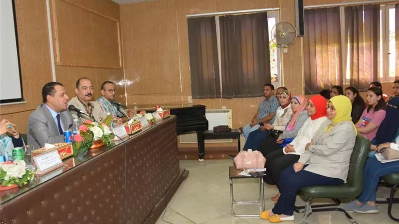 كلية التربية النوعية بجامعة أسيوط تنظم لقاءً لاستقبال طلابها الجدد