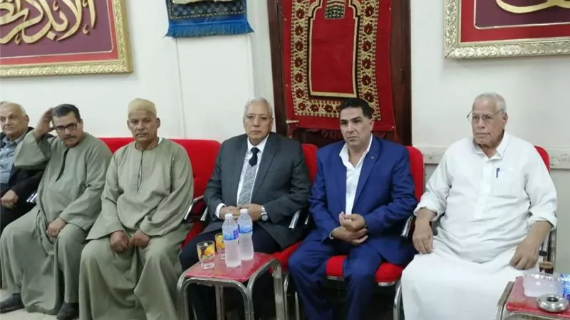 محافظ الدقهلية يقدم واجب العزاء في وفاة 